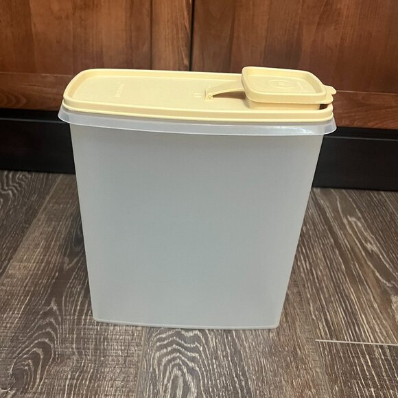 Tupperware Cereal Keeper - Picture 1 of 9